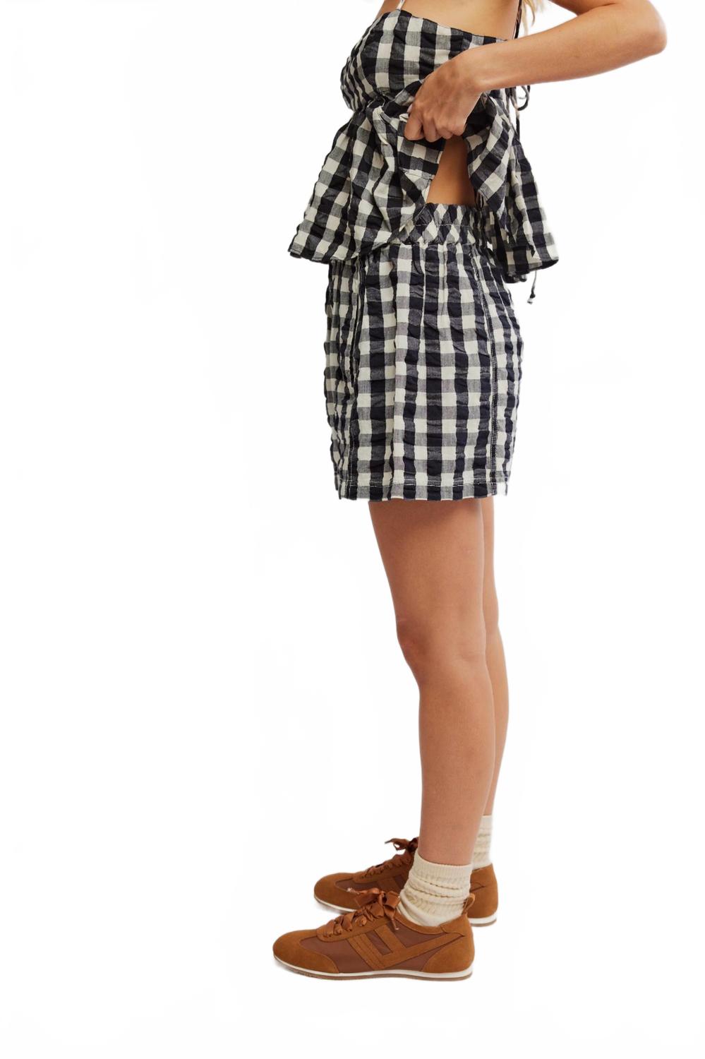 Short color negro