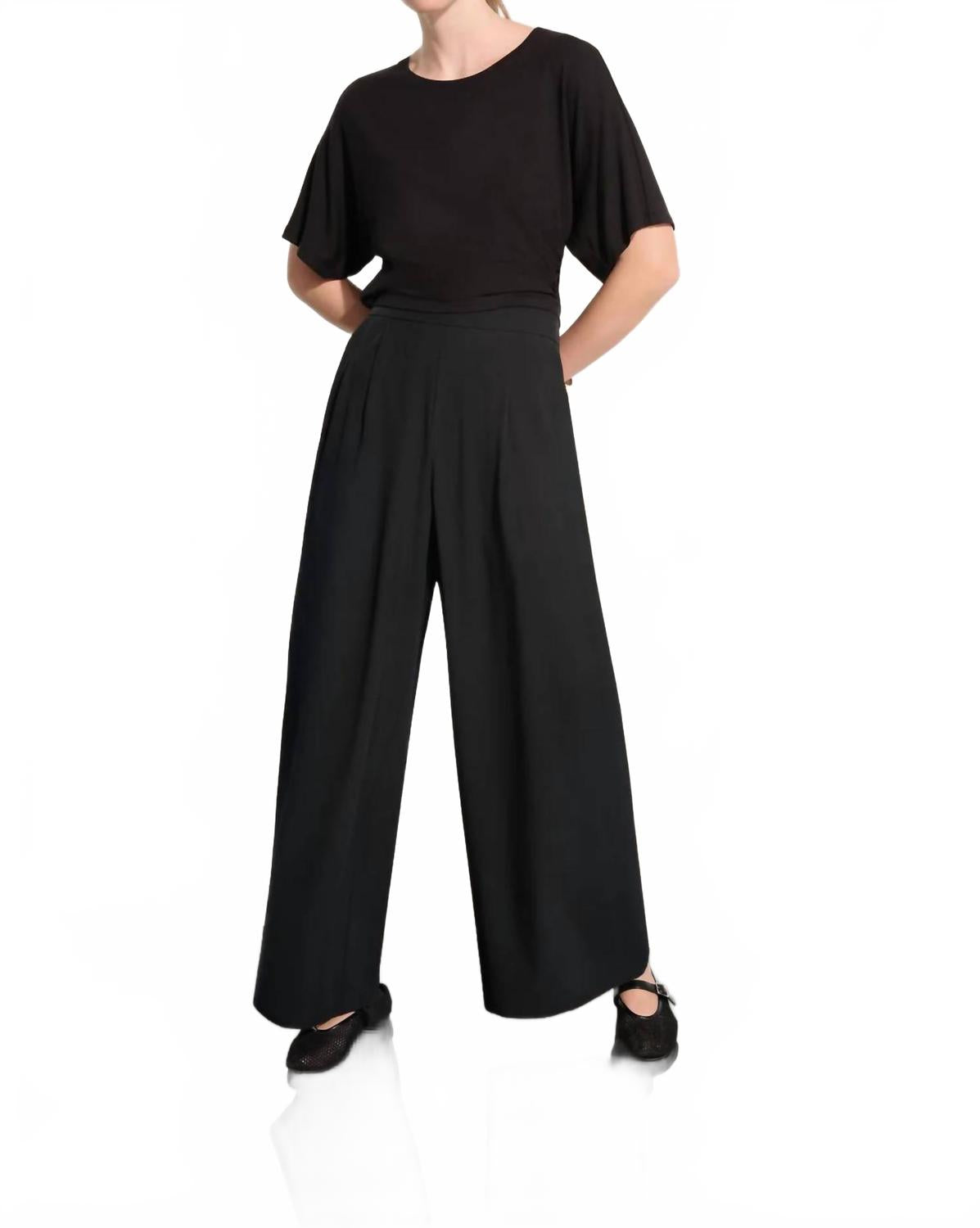 Pantalón de pierna ancha color negro