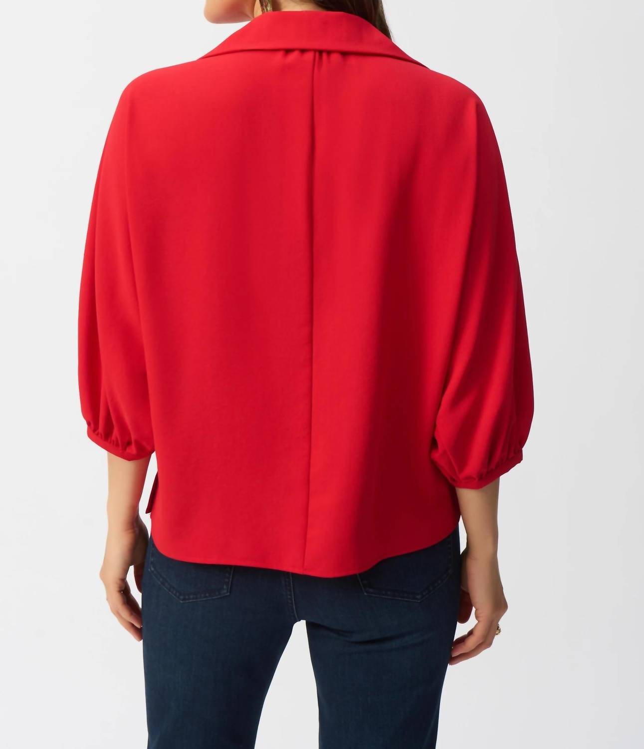 Top con cuello en V color rojo