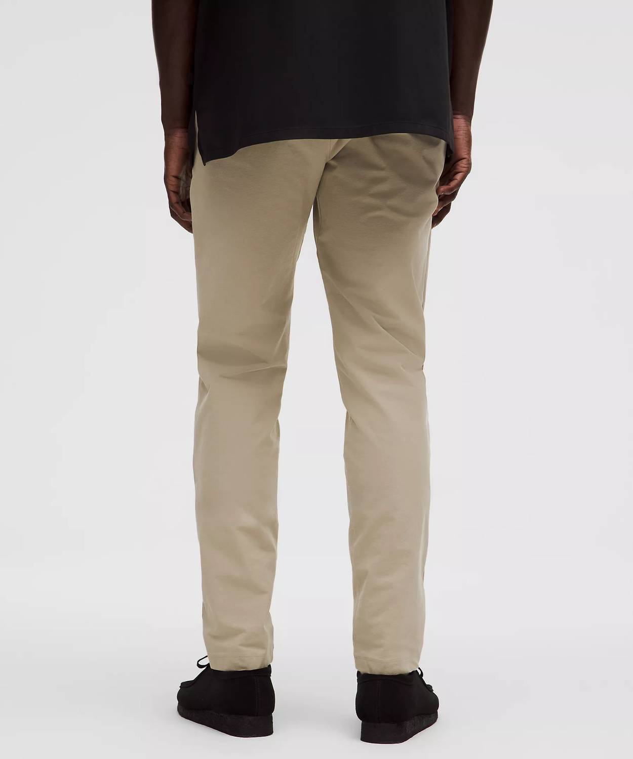 Pantalón de corte ajustado color negro