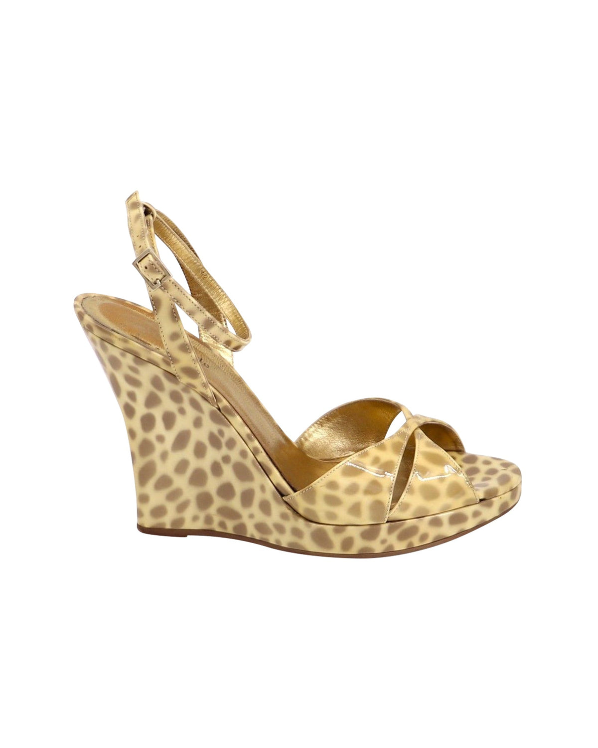 Zapatos de cuero color dorado