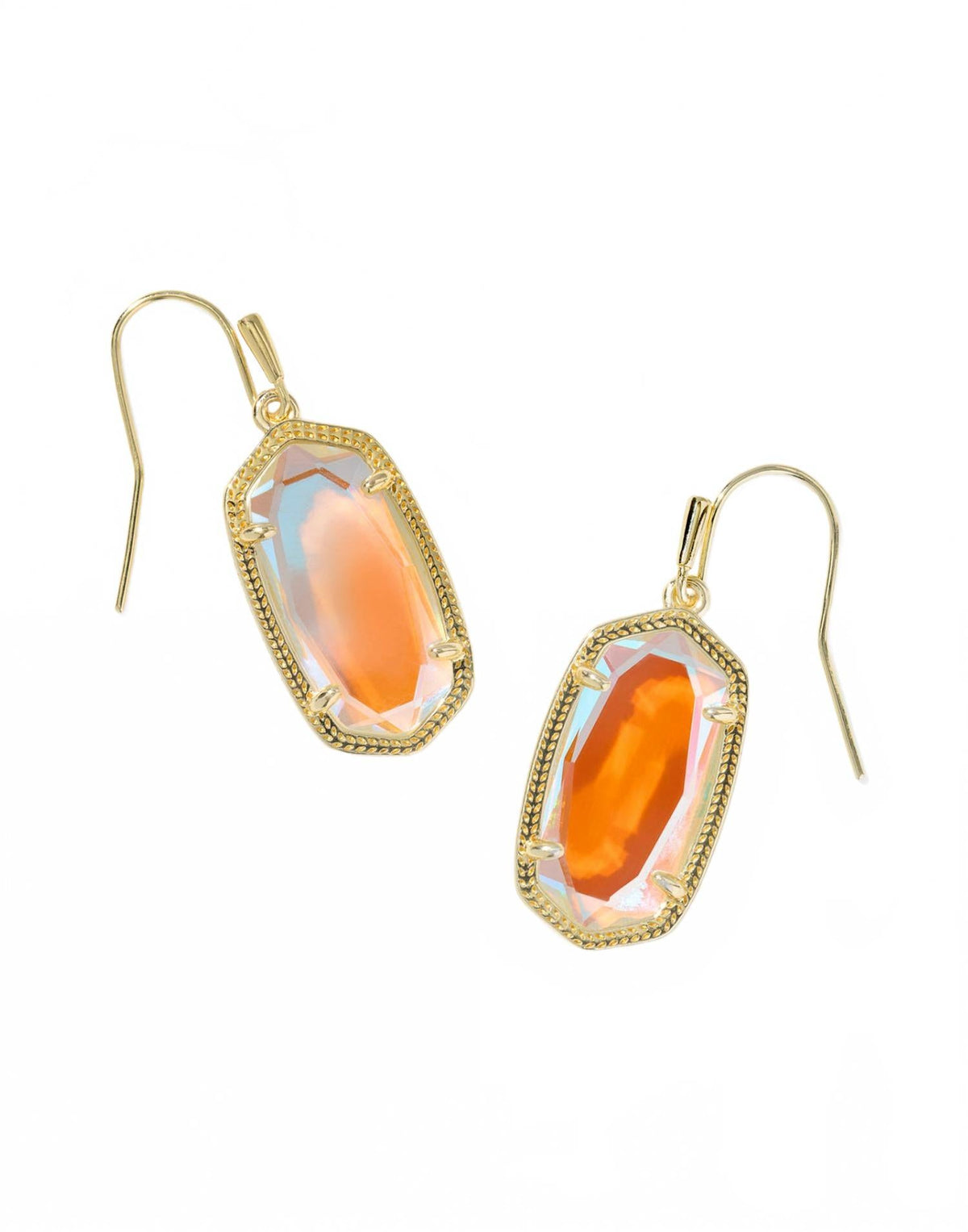 Aretes de mujer color dorado