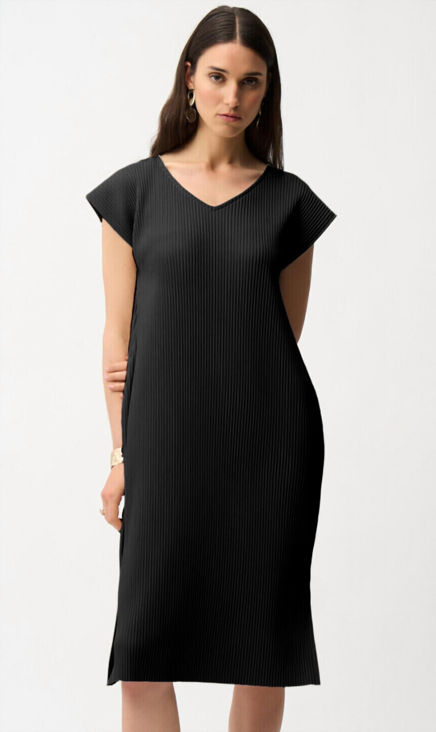 Vestido midi con cuello en V color negro