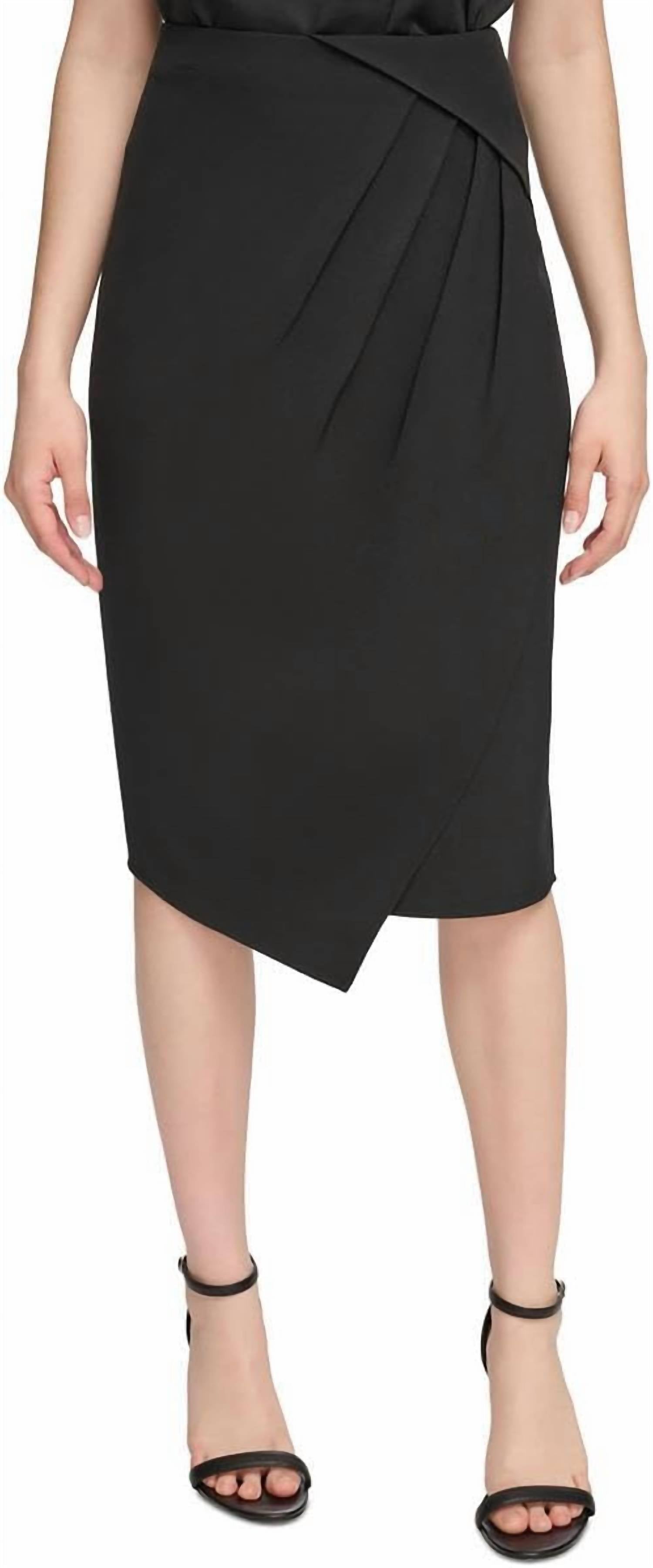 Falda con pliegues color negro