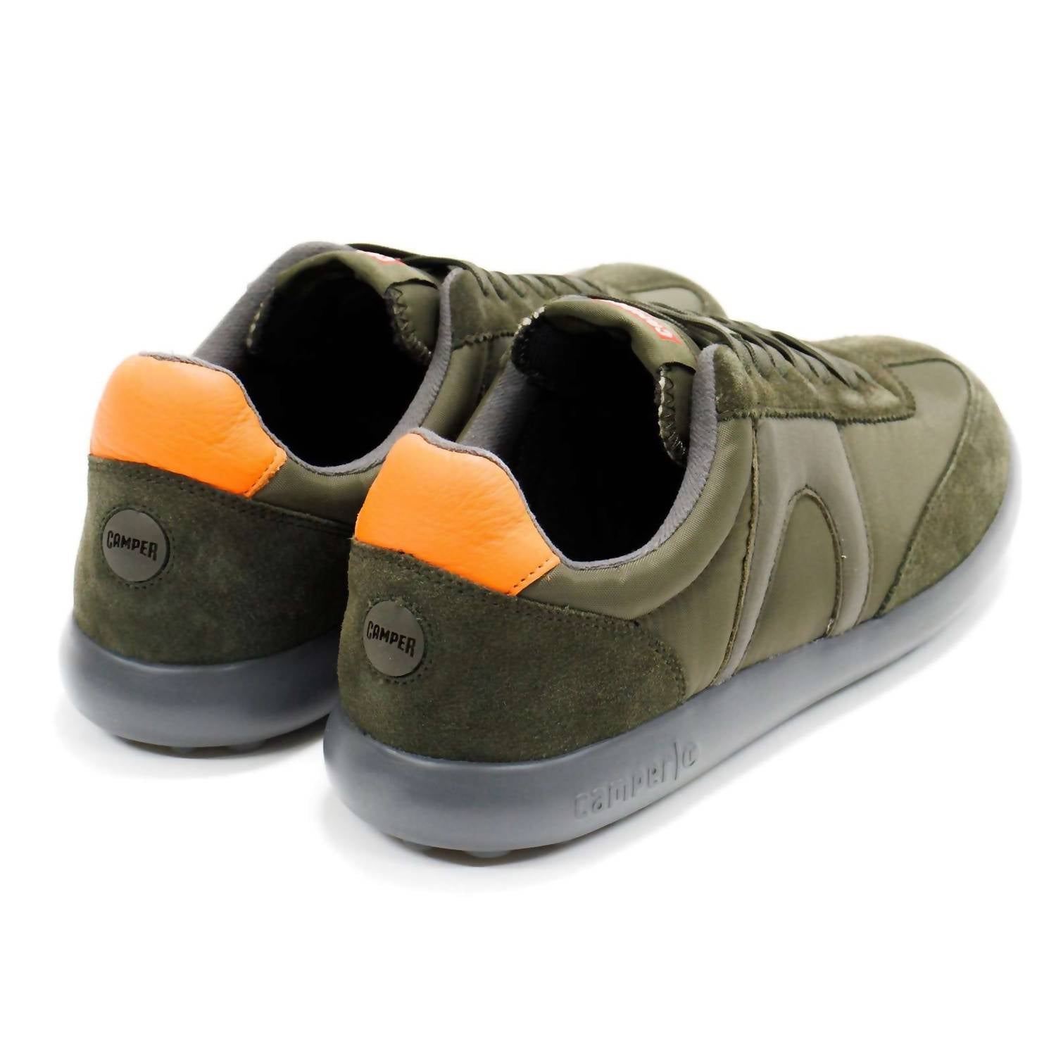 Tenis de hombre color verde