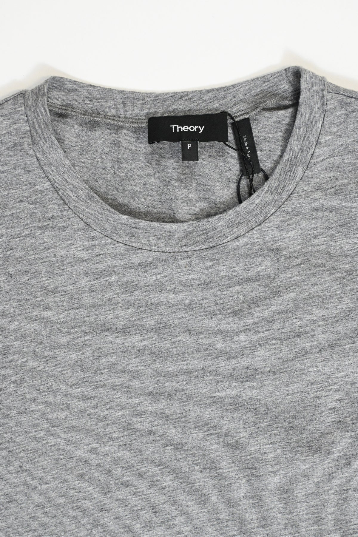 Top de algodón de manga larga con cuello redondo color gris