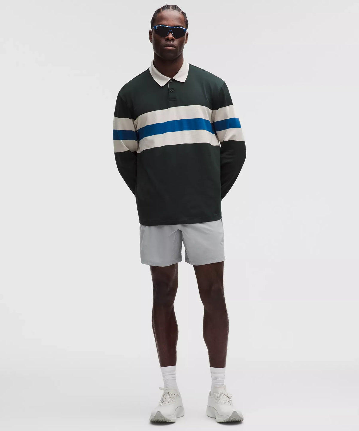 Polo de corte amplio