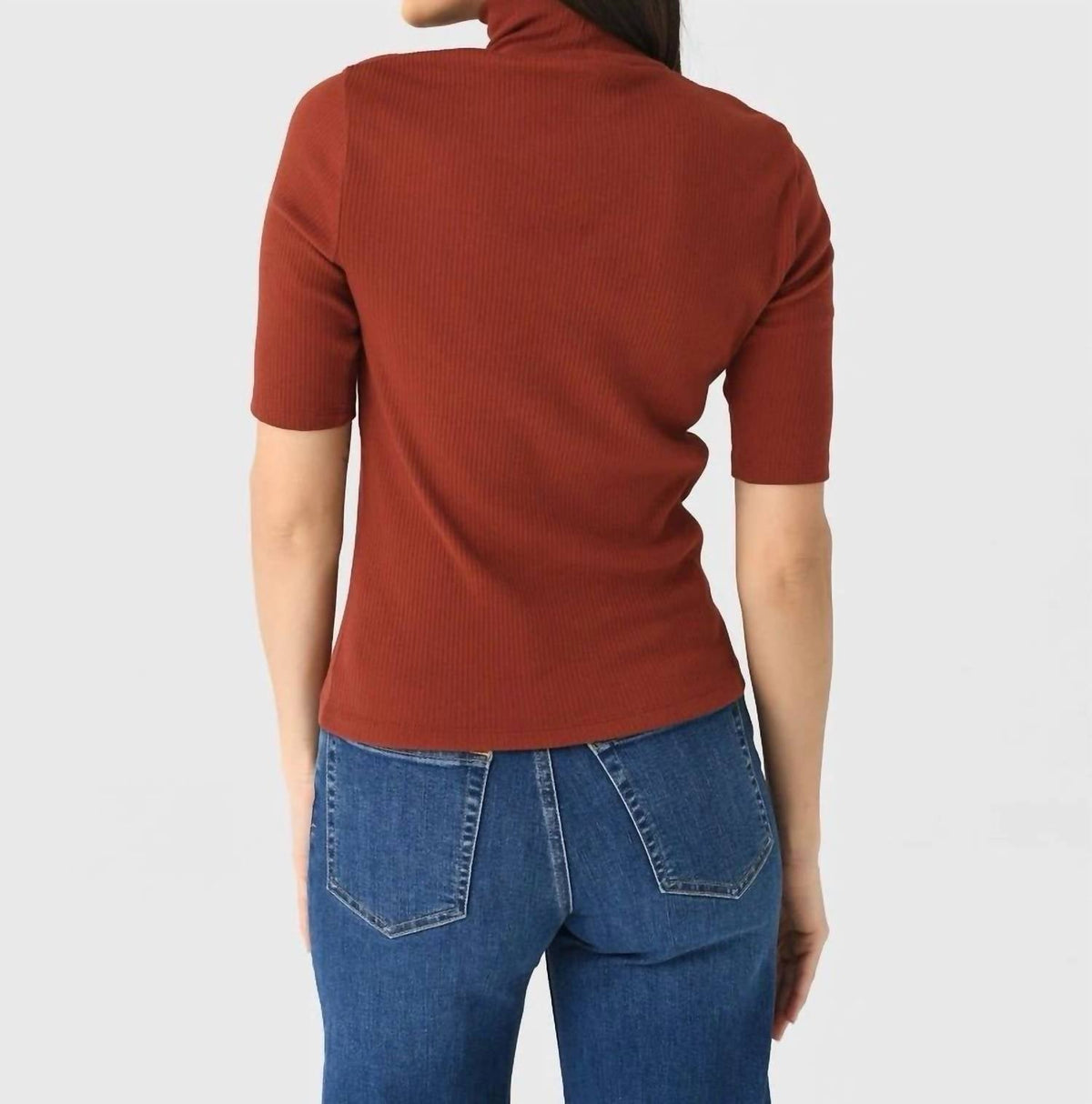Top con cuello alto