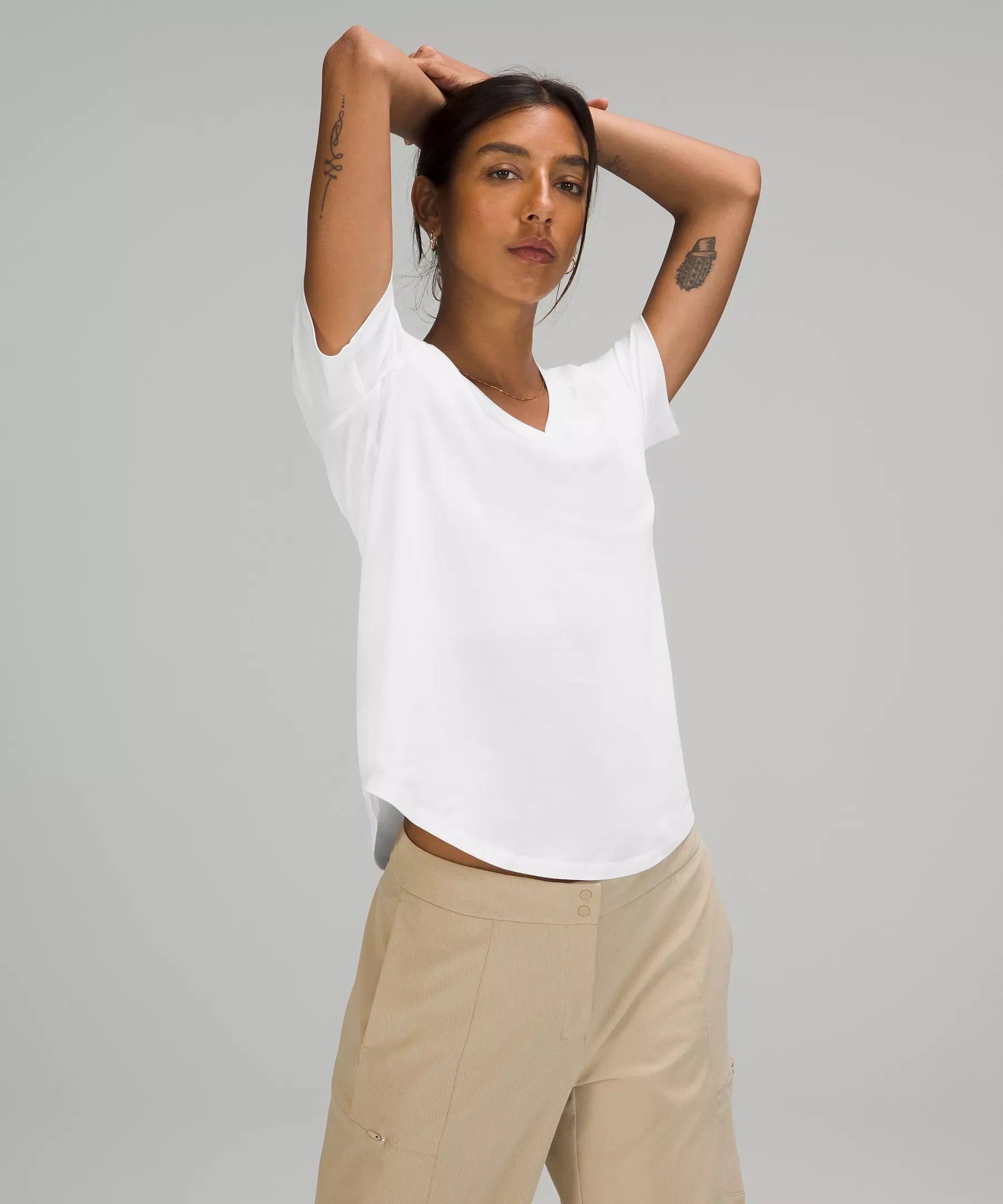 Camiseta con cuello en V