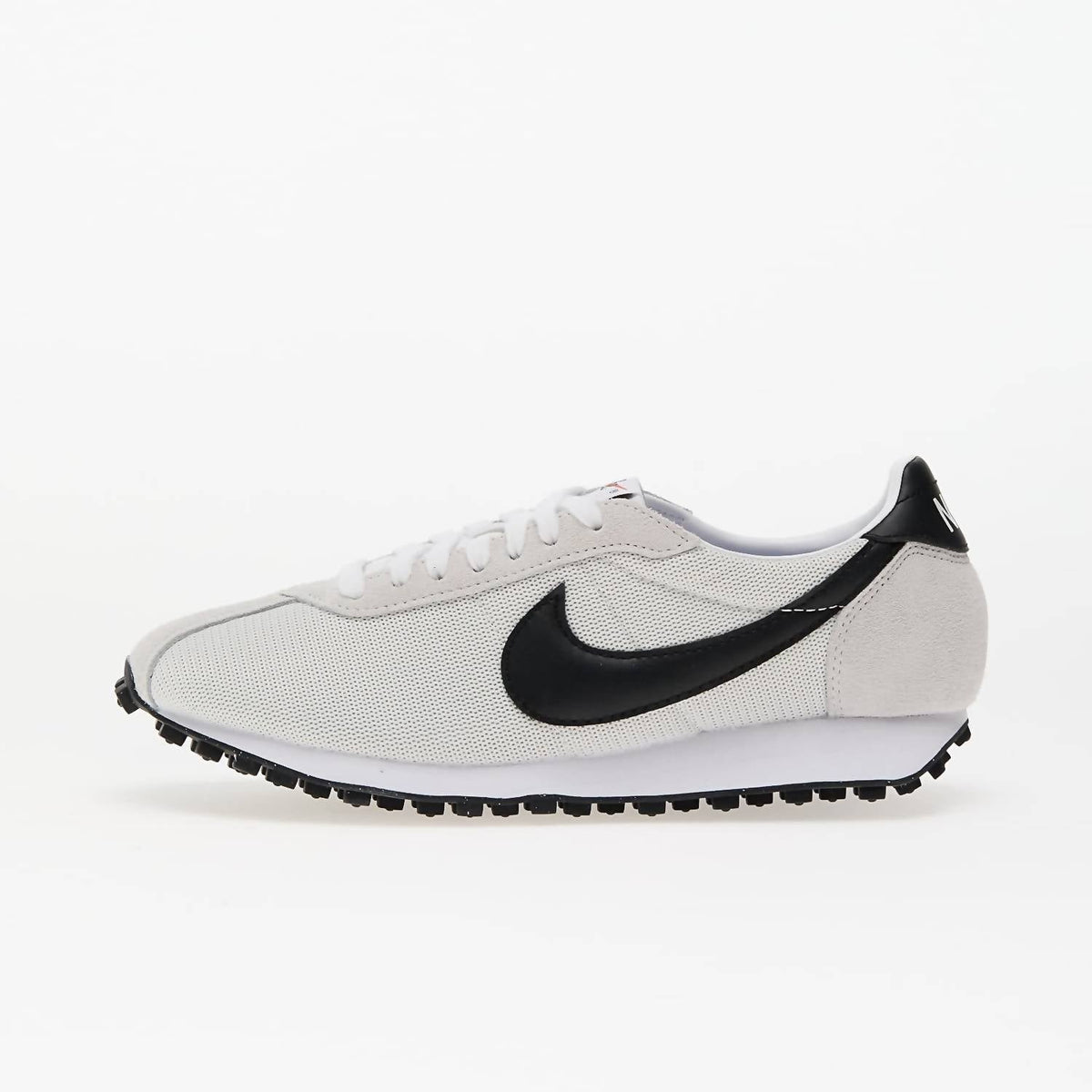 Tenis de mujer color negro y blanco