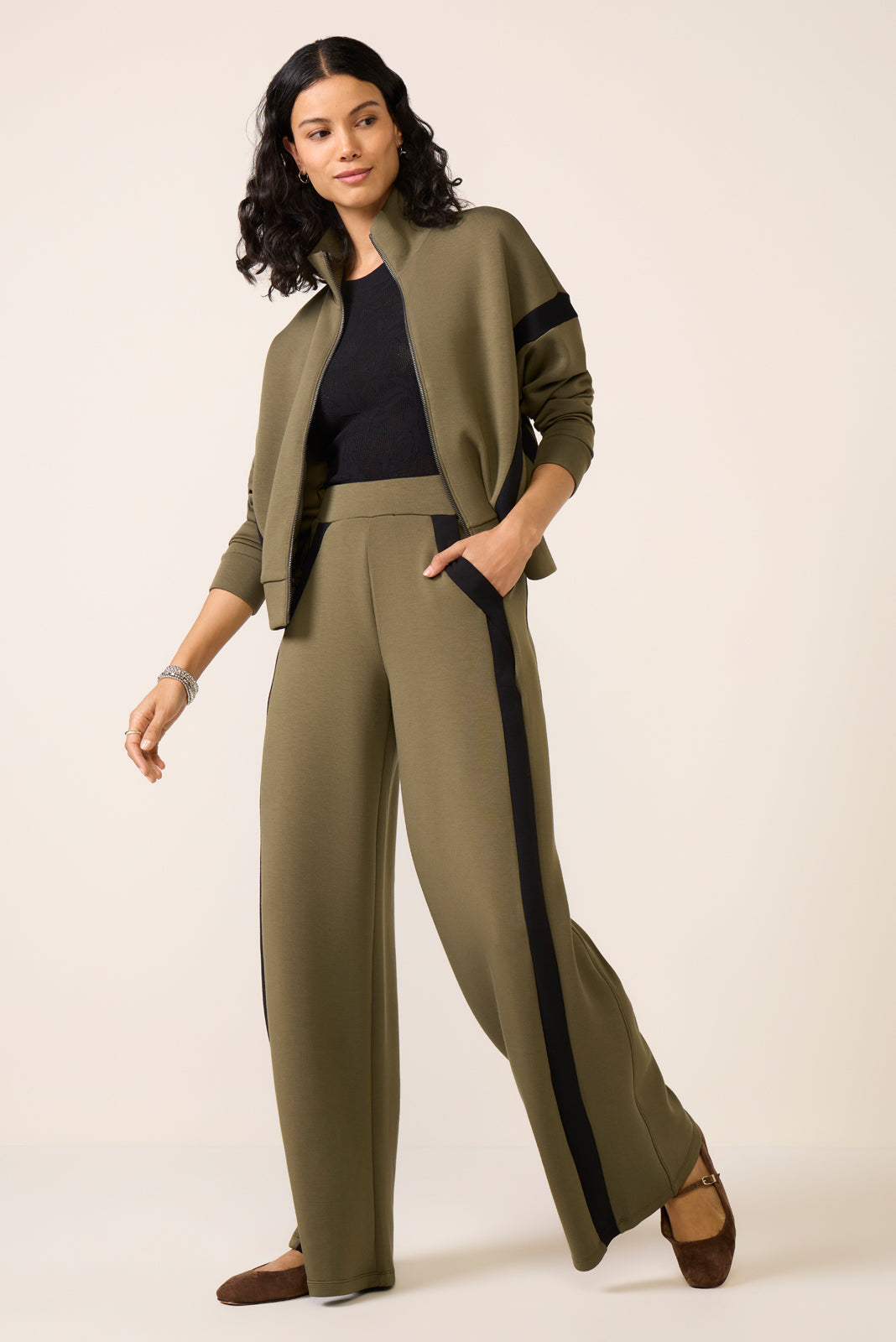 Pantalón deportivo de mujer a rayas