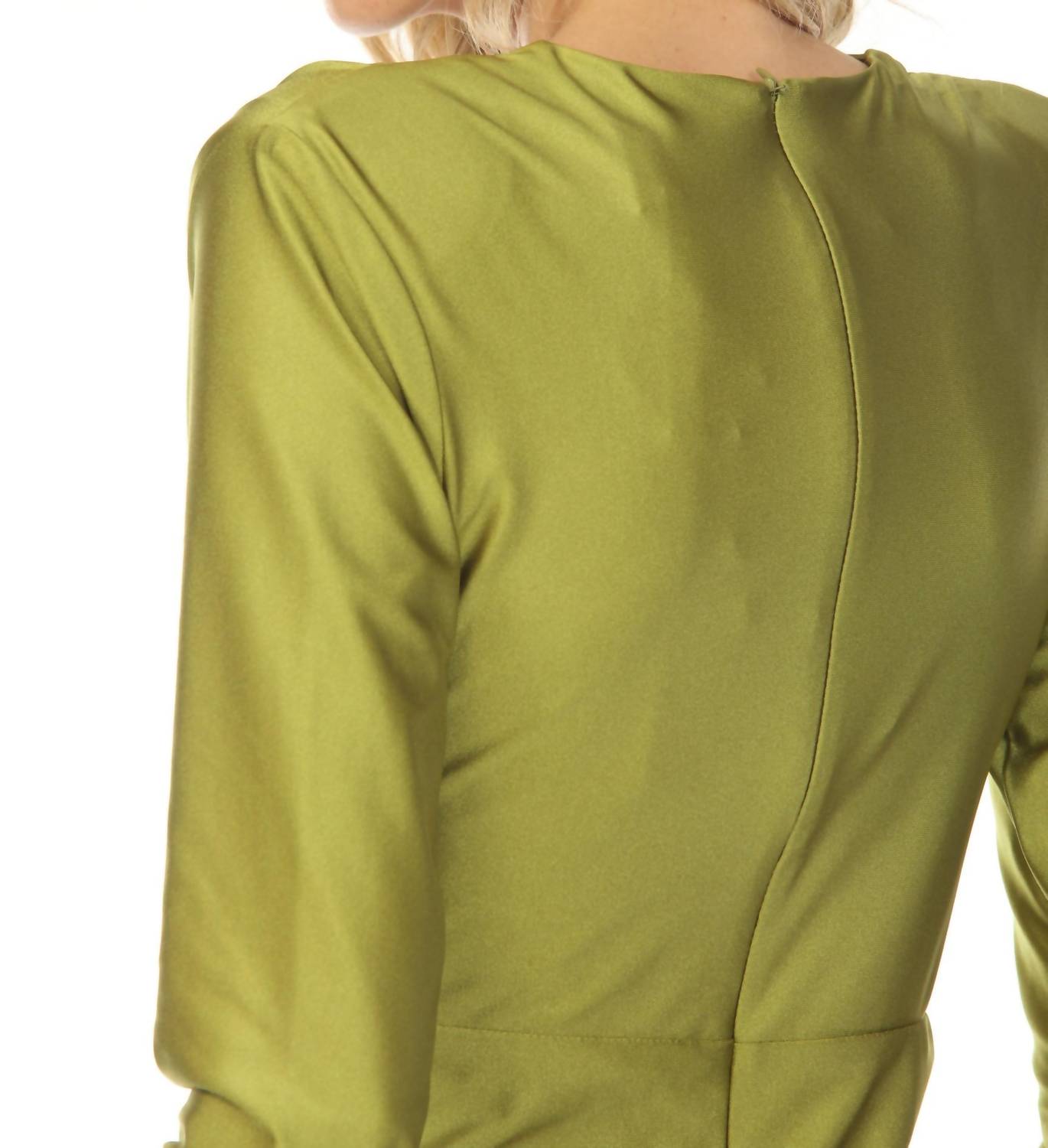 Vestido de satén midi con cuello en V color verde