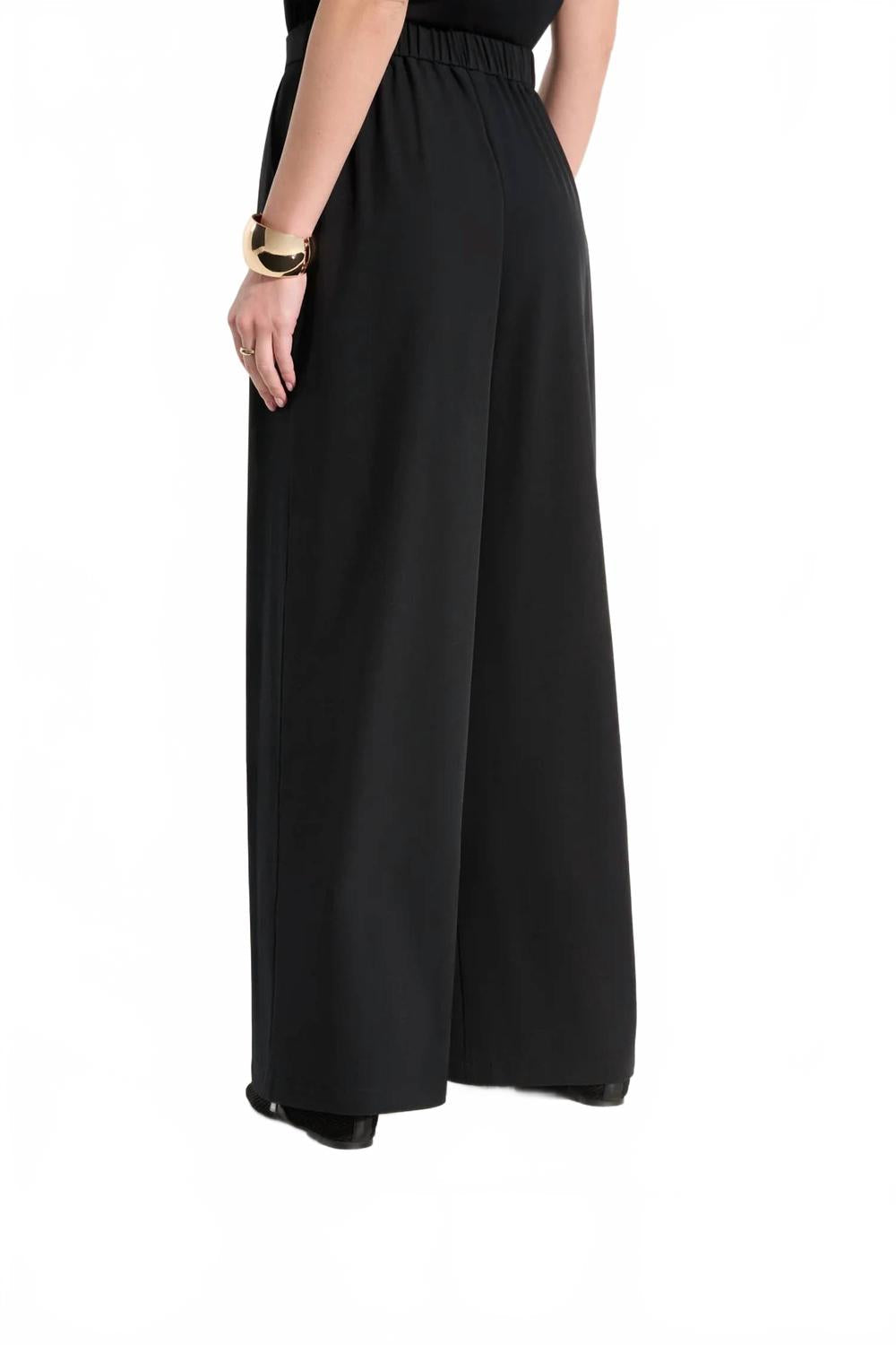 Pantalón de pierna ancha color negro
