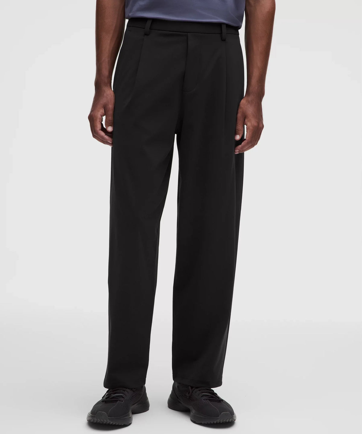 Pantalón de hombre con pliegues