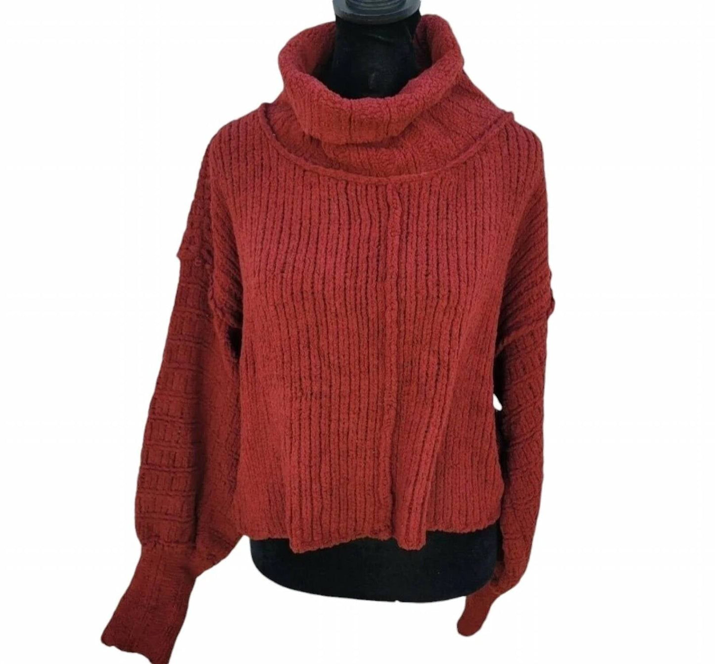 Suéter con cuello alto de corte amplio
