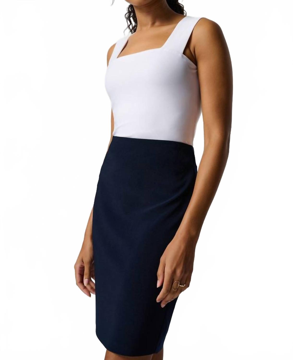 Falda de mujer color azul marino