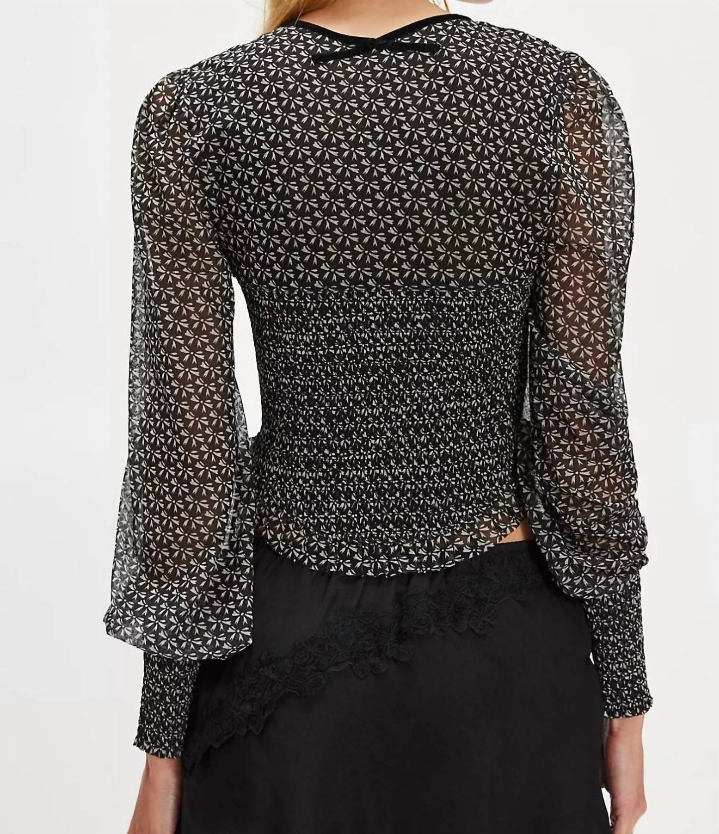 Top de manga larga con estampado color negro