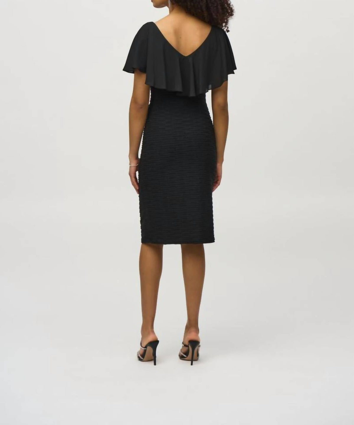 Vestido de gasa con cuello en V color negro