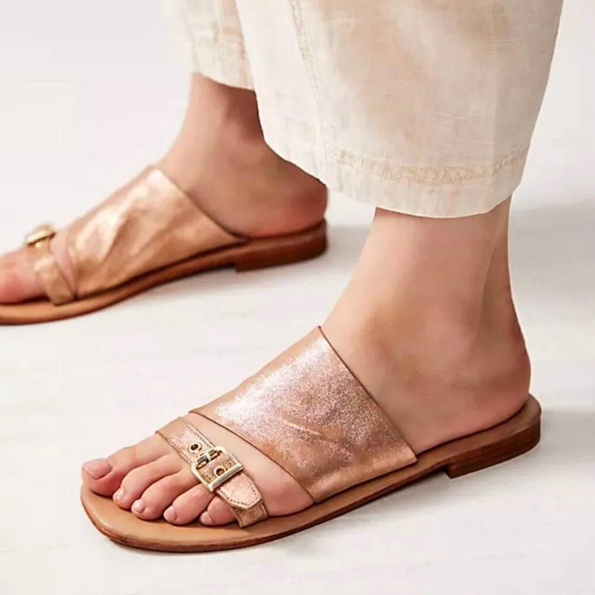 Sandalias de mujer color oro rosa