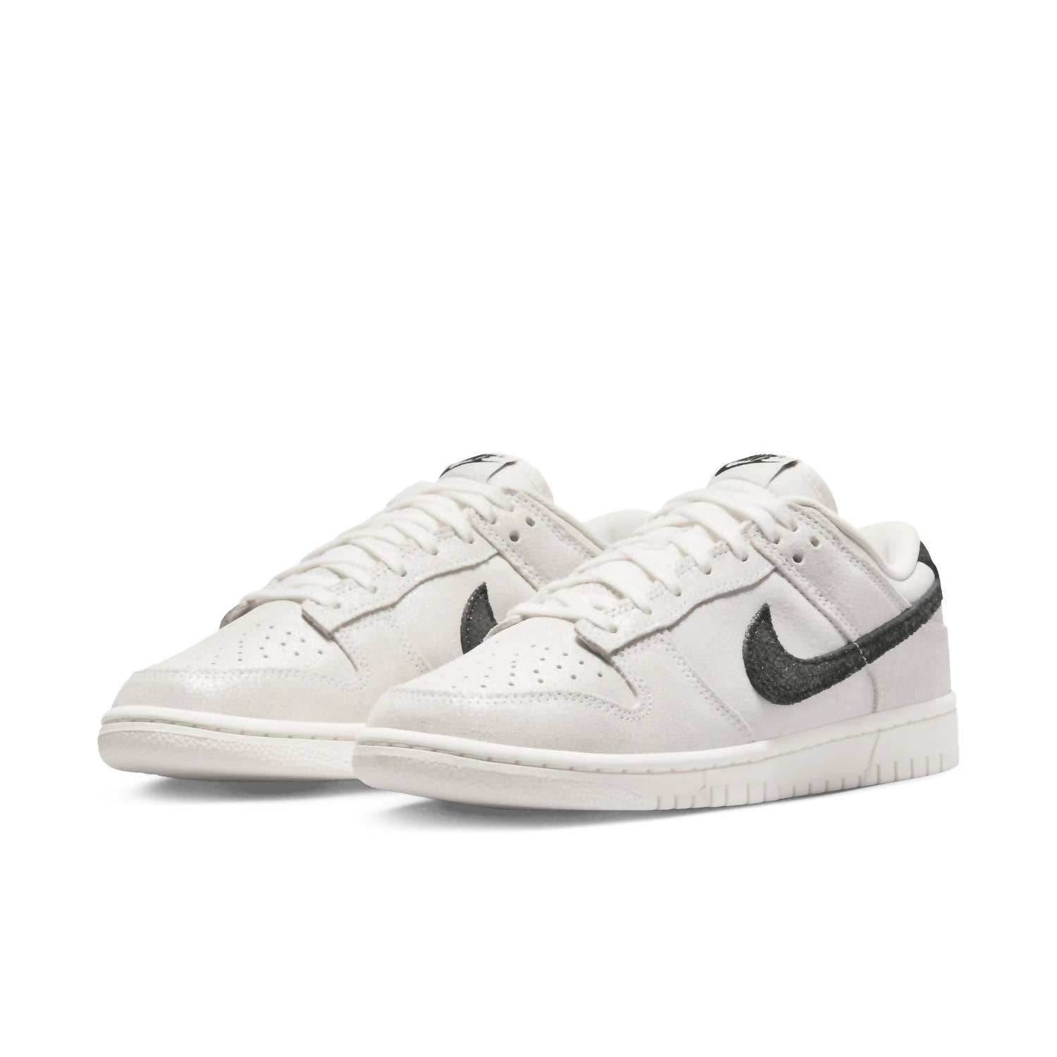 Tenis de mujer color negro y blanco