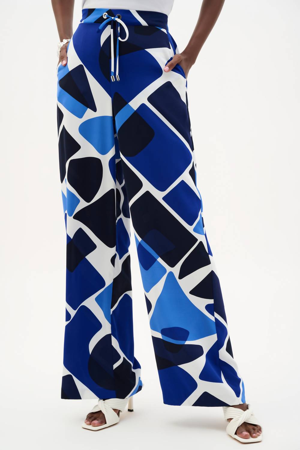 Pantalón color blanco y azul