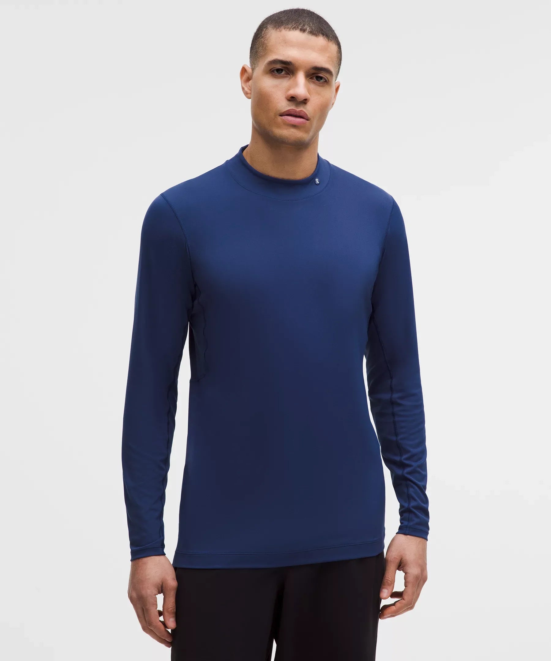 Camiseta deportiva de manga larga con cuello alto