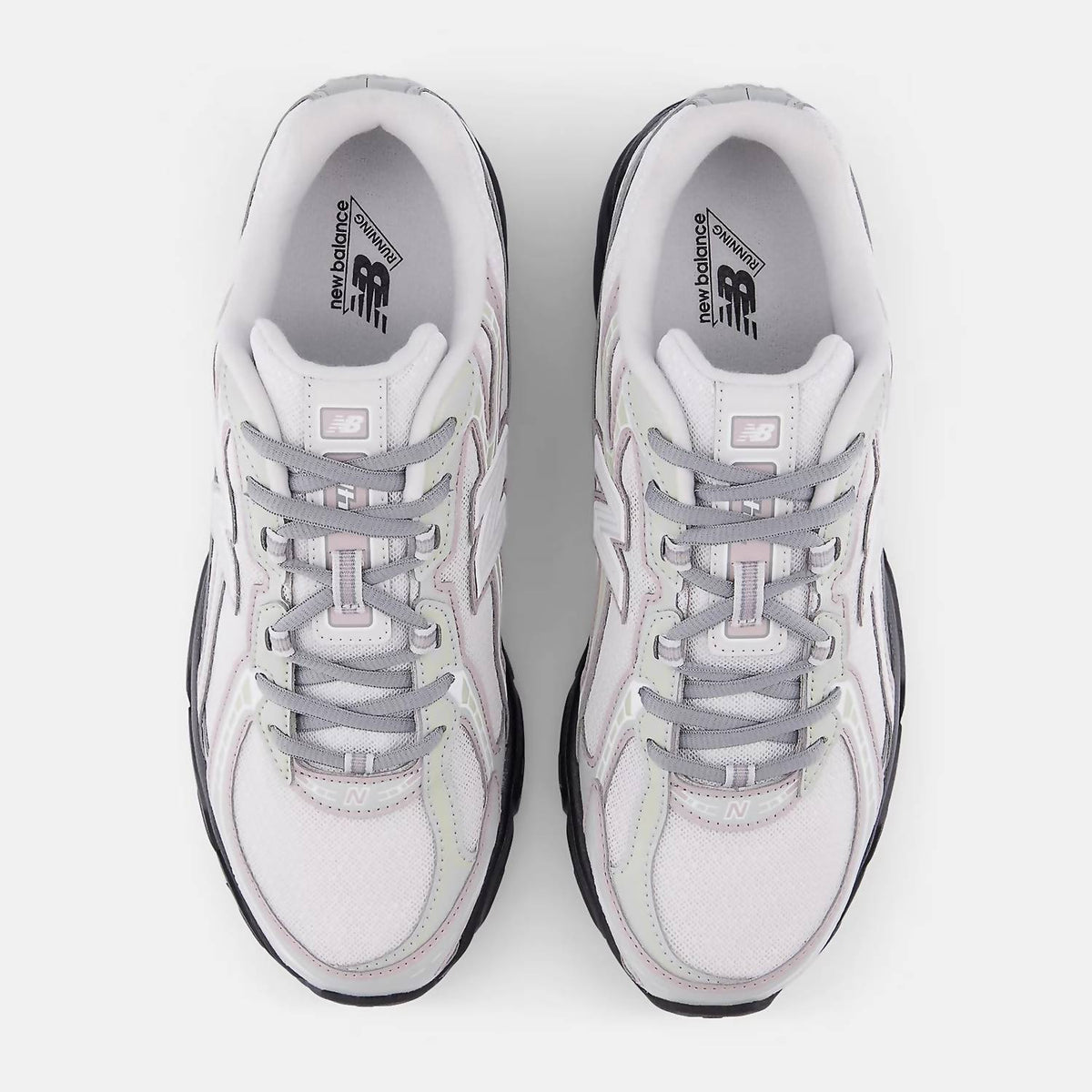 Tenis de hombre color plateado