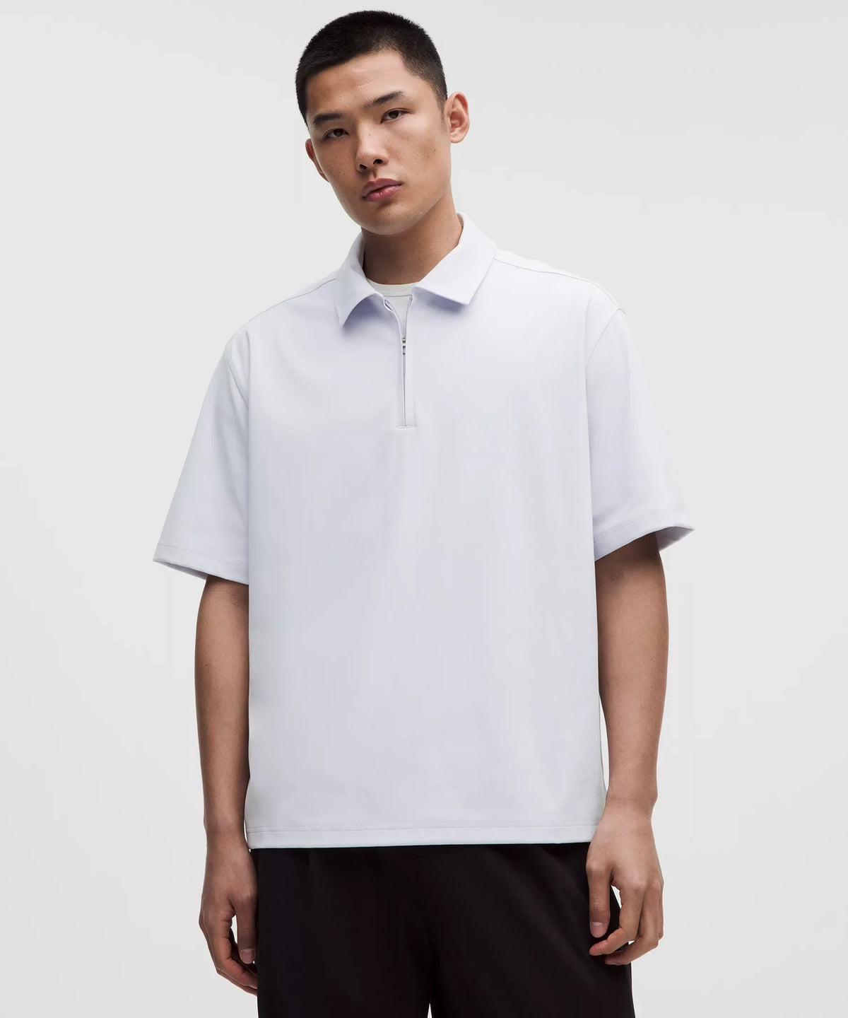 Polo de corte amplio