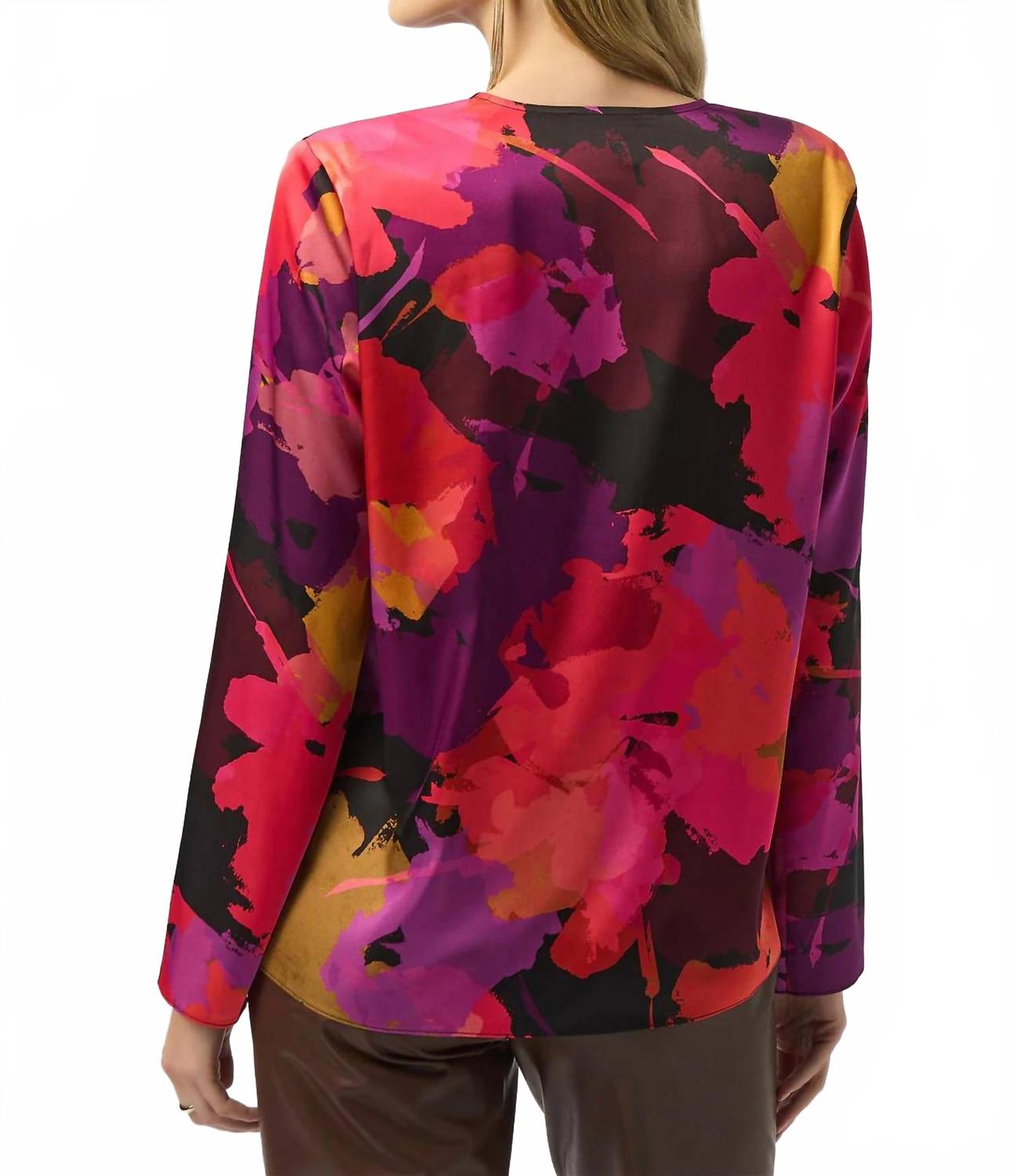 Top de satén con estampado floral color negro