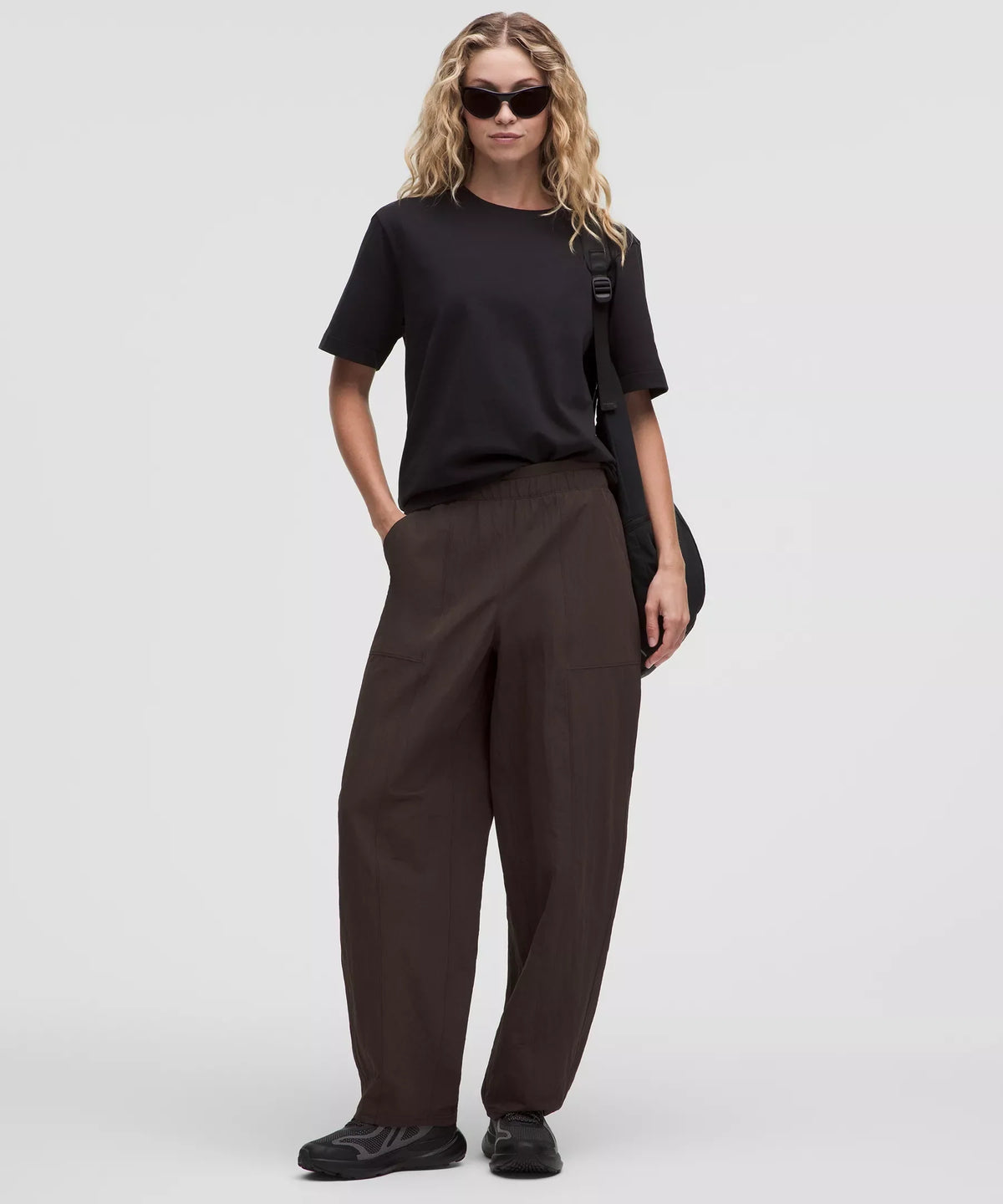 Pantalón de nailon de tiro medio