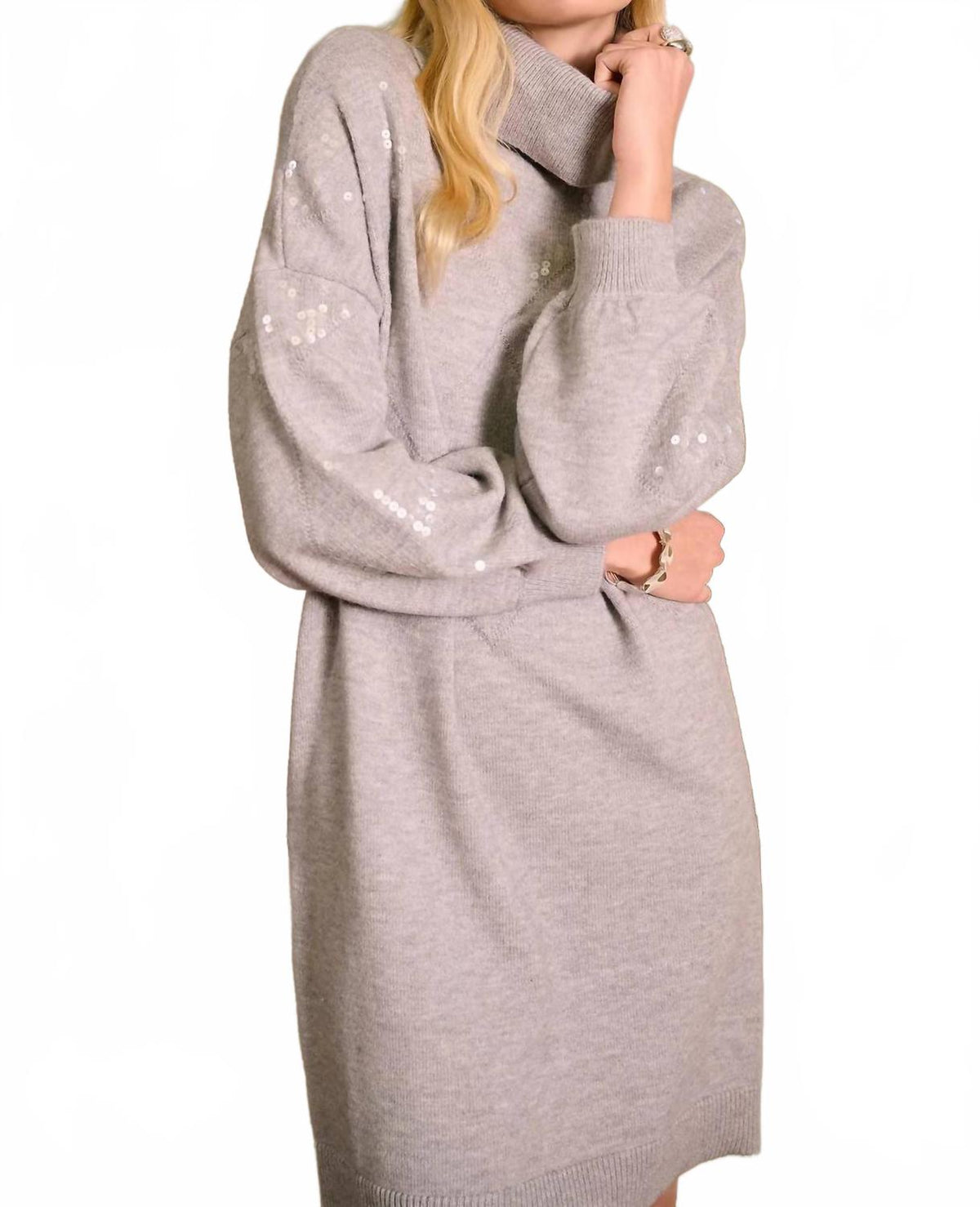 Vestido con cuello alto color gris