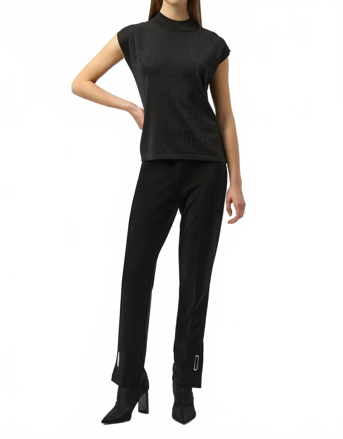 Top sin mangas con cuello alto color negro