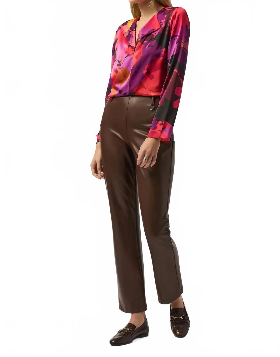 Top de satén con estampado floral color negro