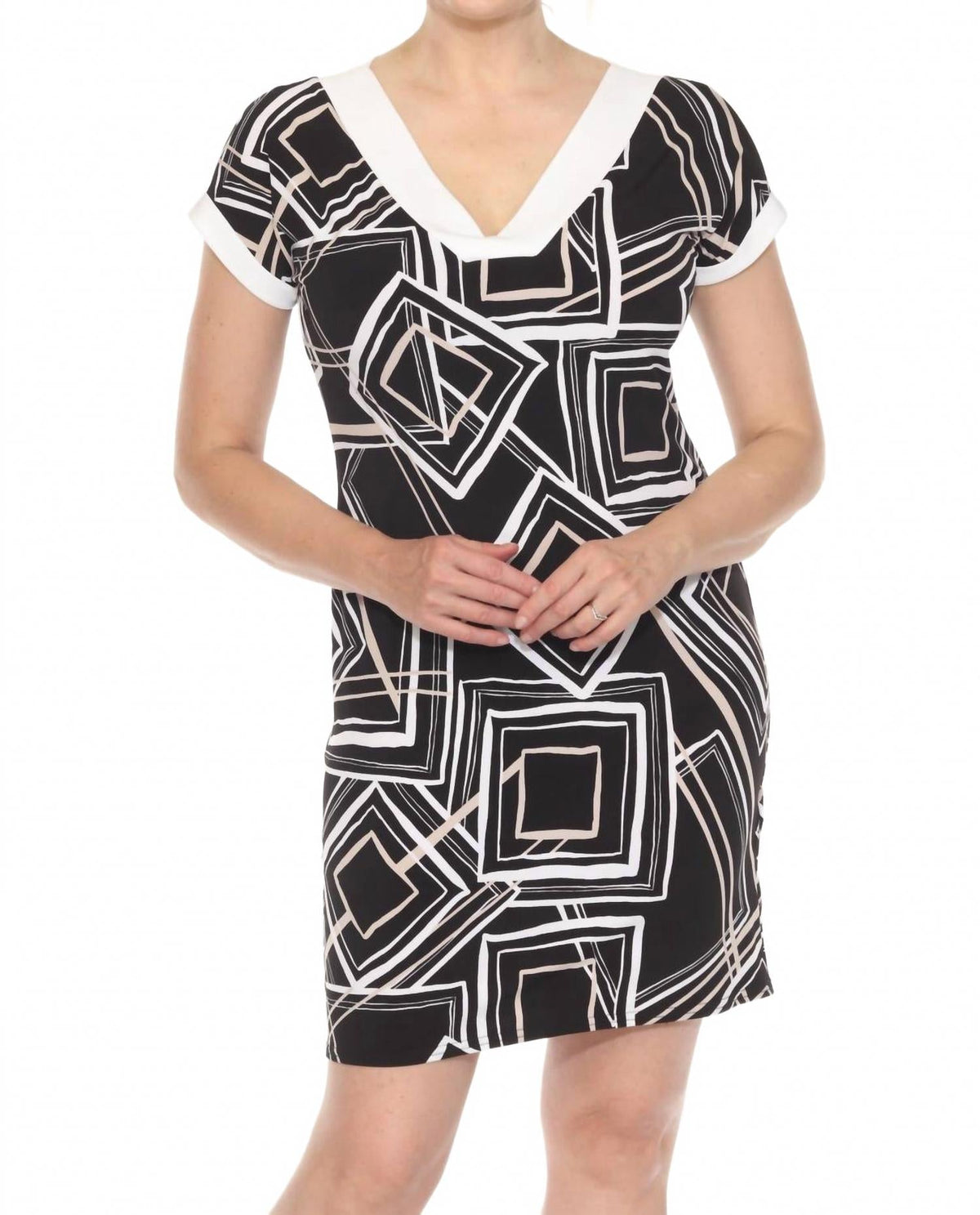Vestido corto con cuello en V color negro