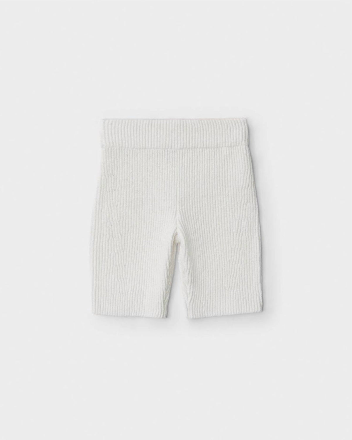 Short color blanco