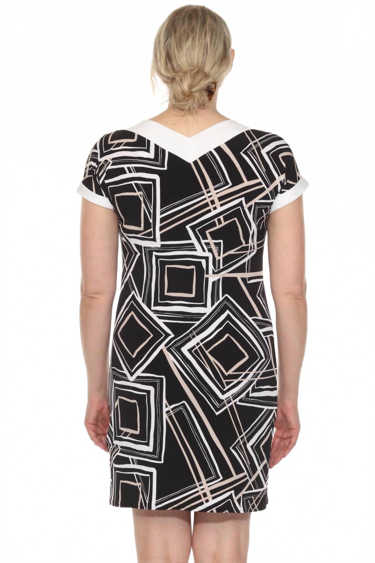 Vestido corto con cuello en V color negro