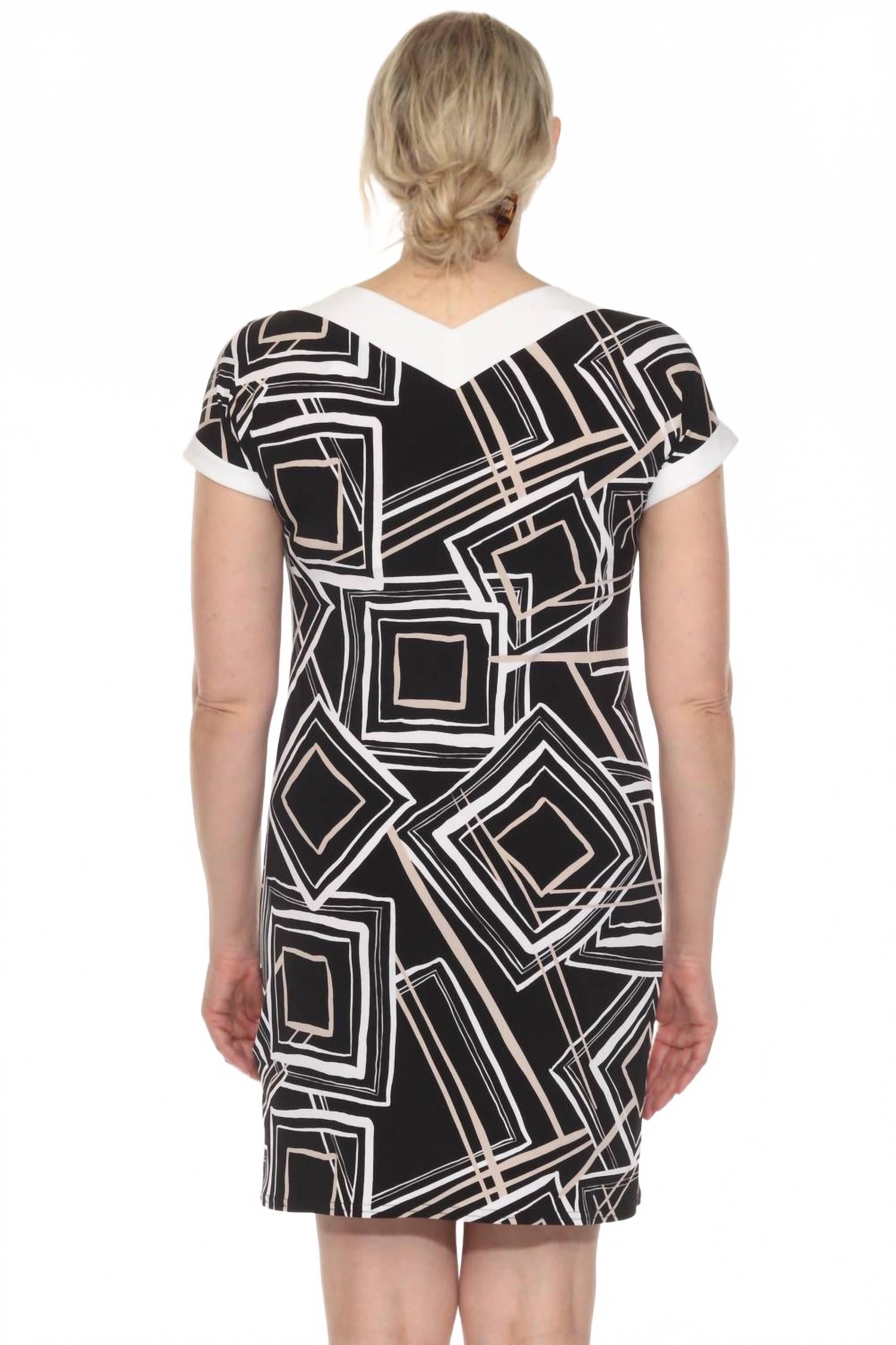 Vestido corto con cuello en V color negro