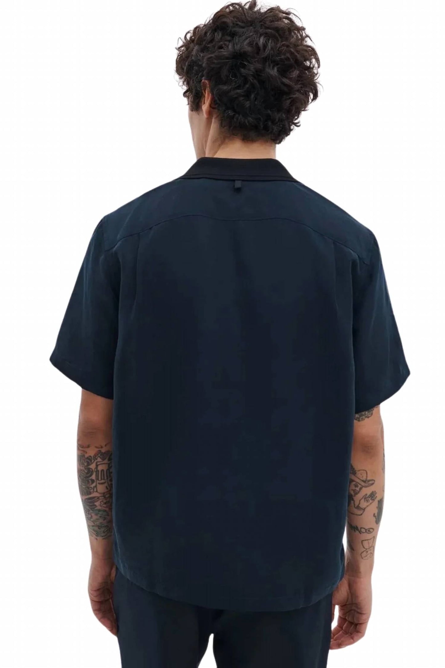 Camisa color azul marino