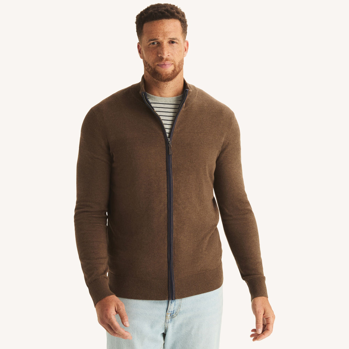 Suéter de hombre con cuello alto