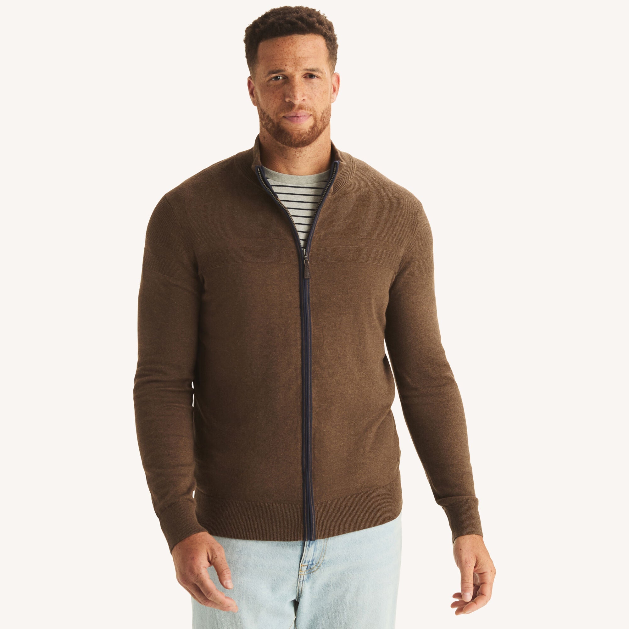 Suéter de hombre con cuello alto