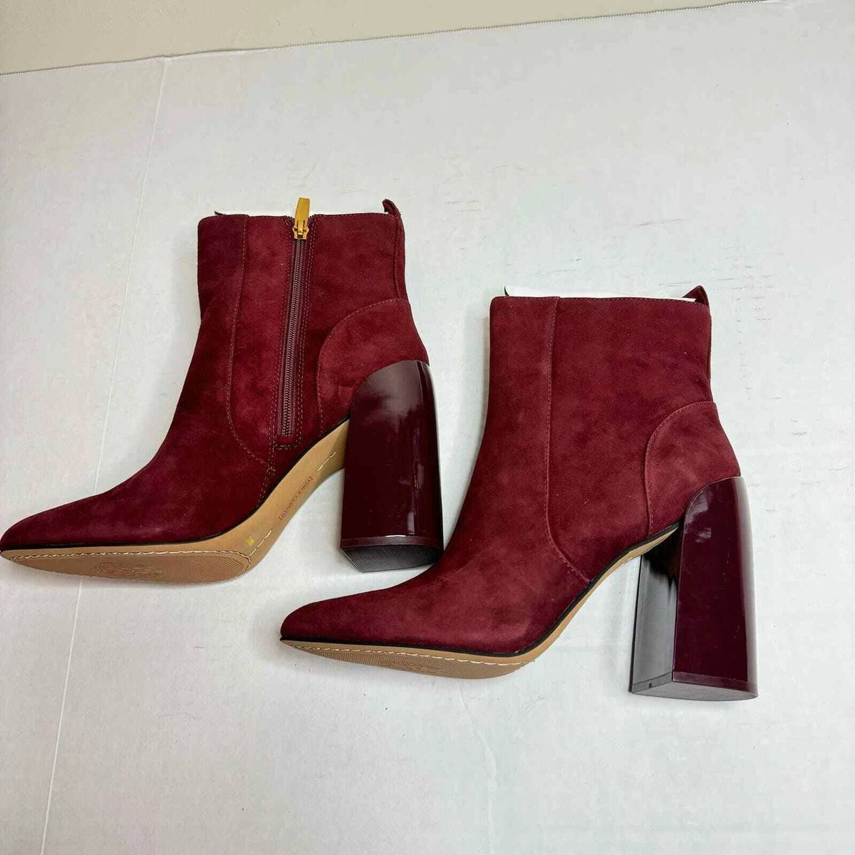 Botines de mujer de gamuza color vinotinto