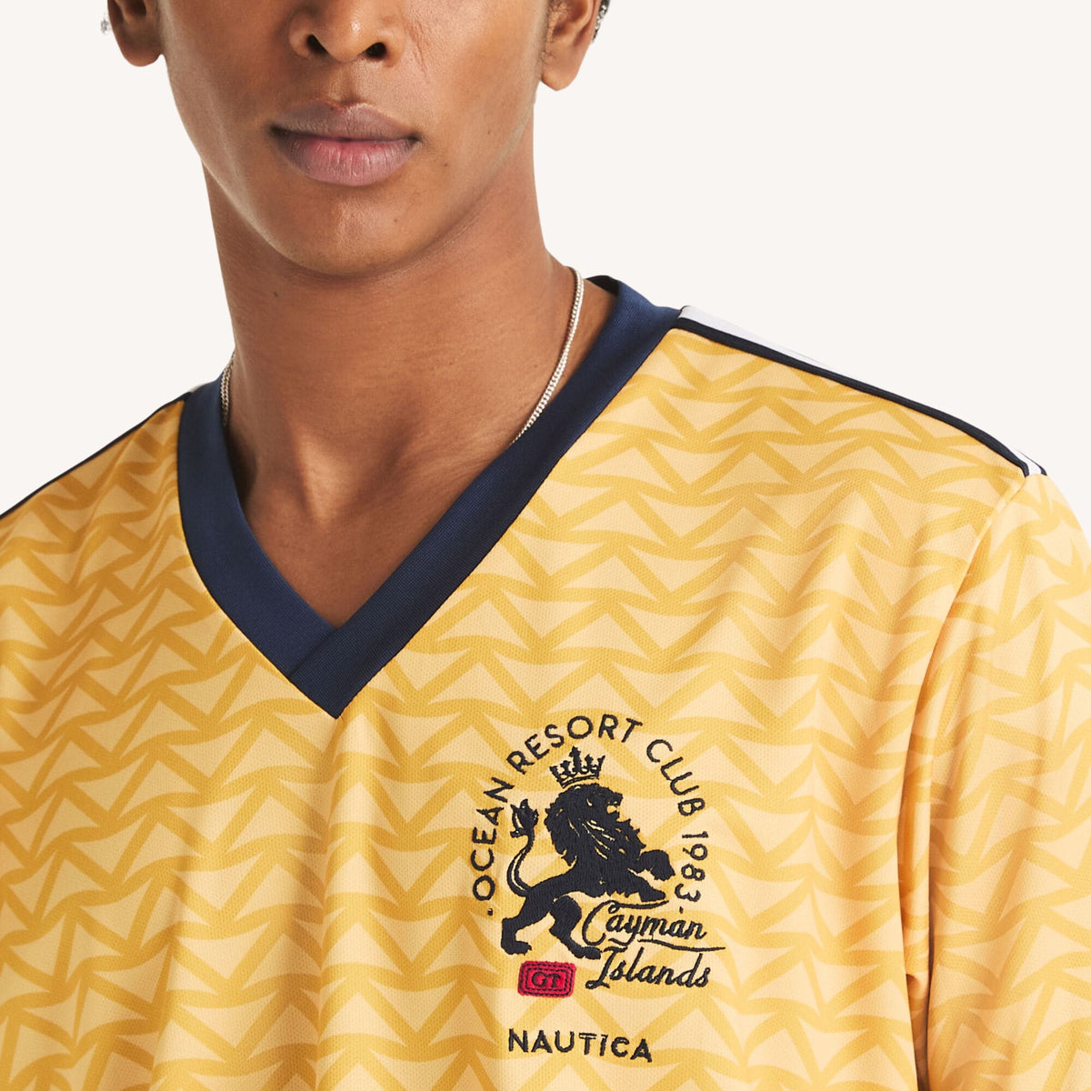 Camiseta de hombre con cuello en V