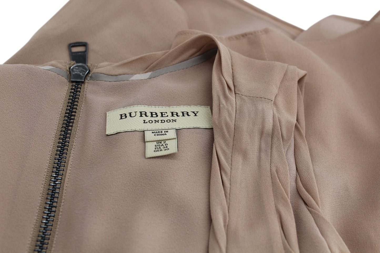 Blusa de seda sin mangas color beige