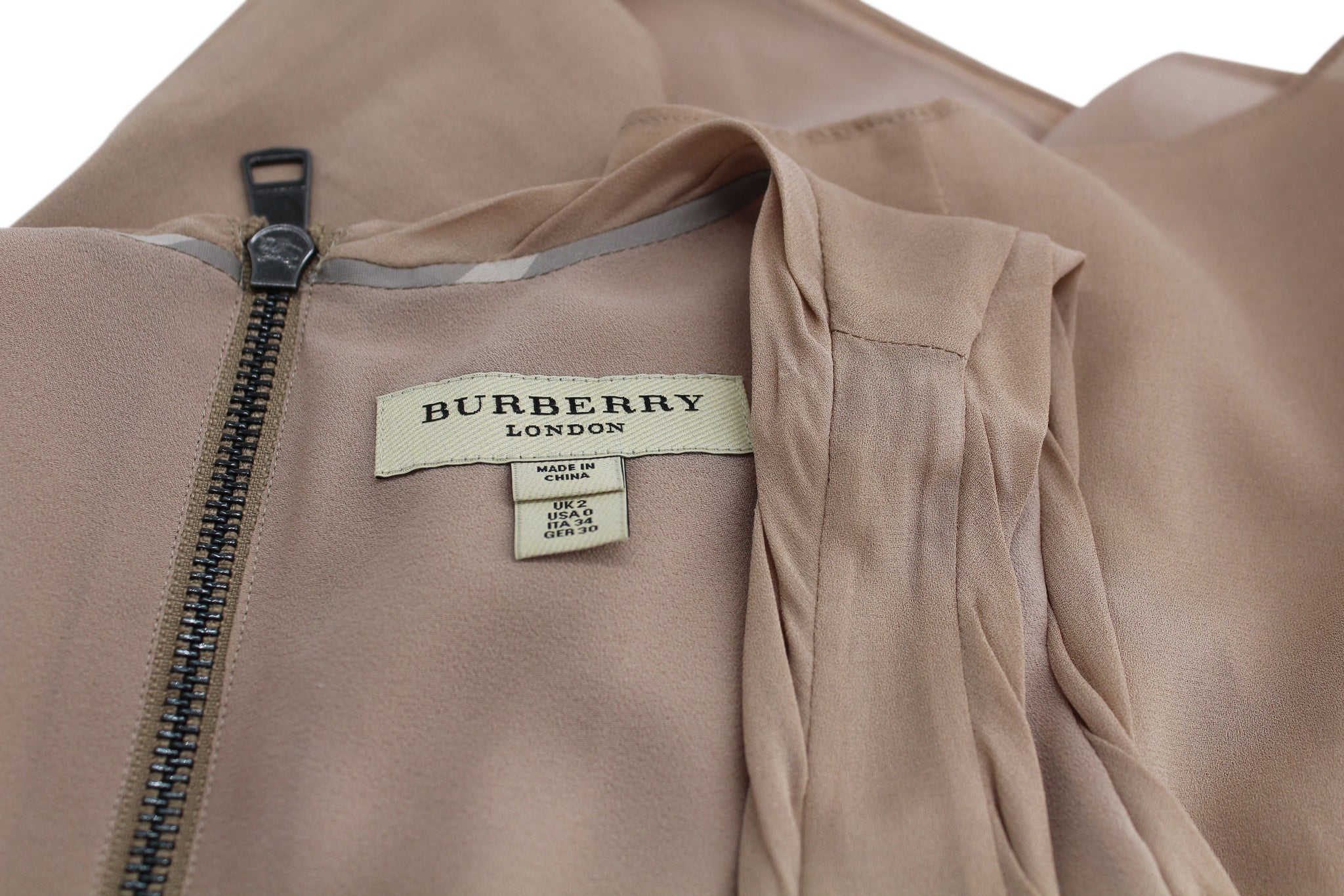 Blusa de seda sin mangas color beige
