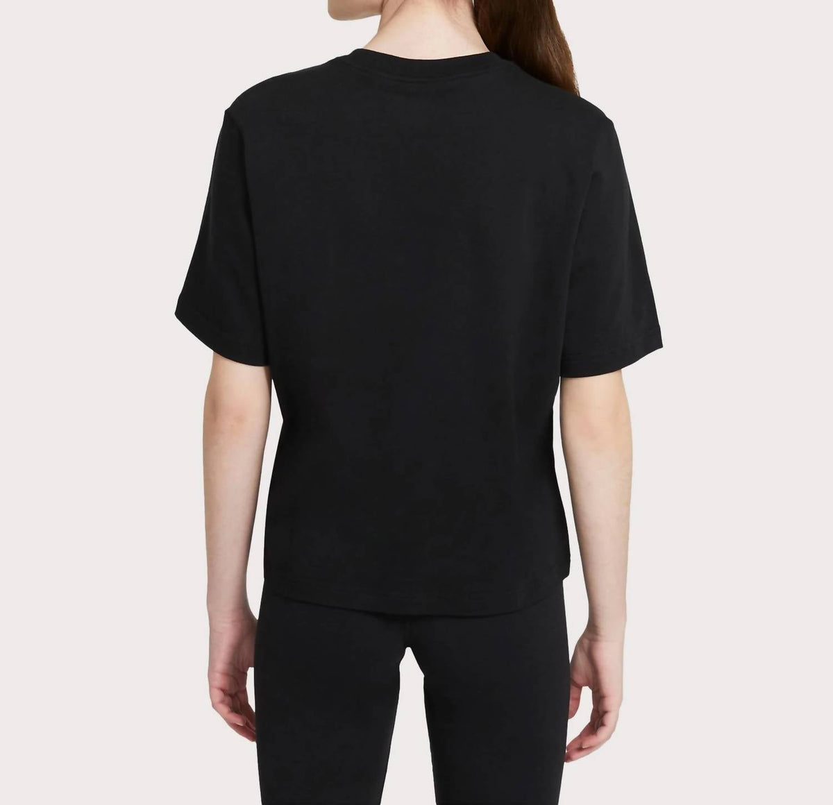Camiseta color negro y blanco