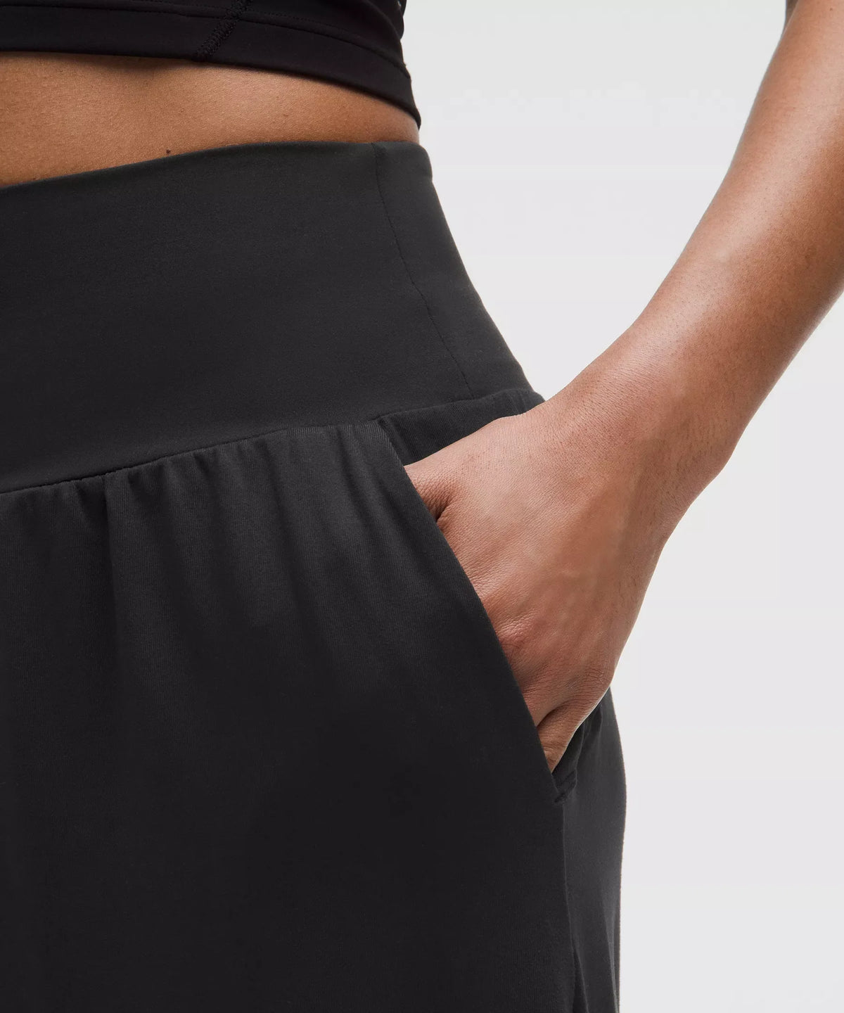 Pantalón deportivo de corte amplio de tiro alto