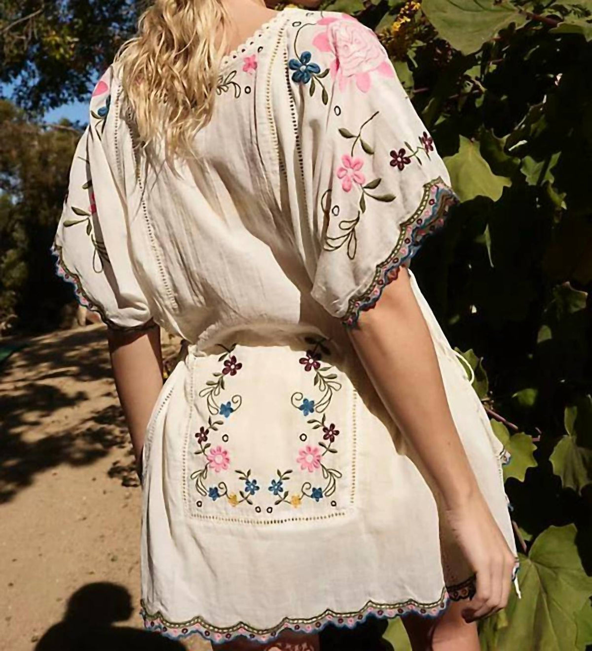 Top con bordado color blanco