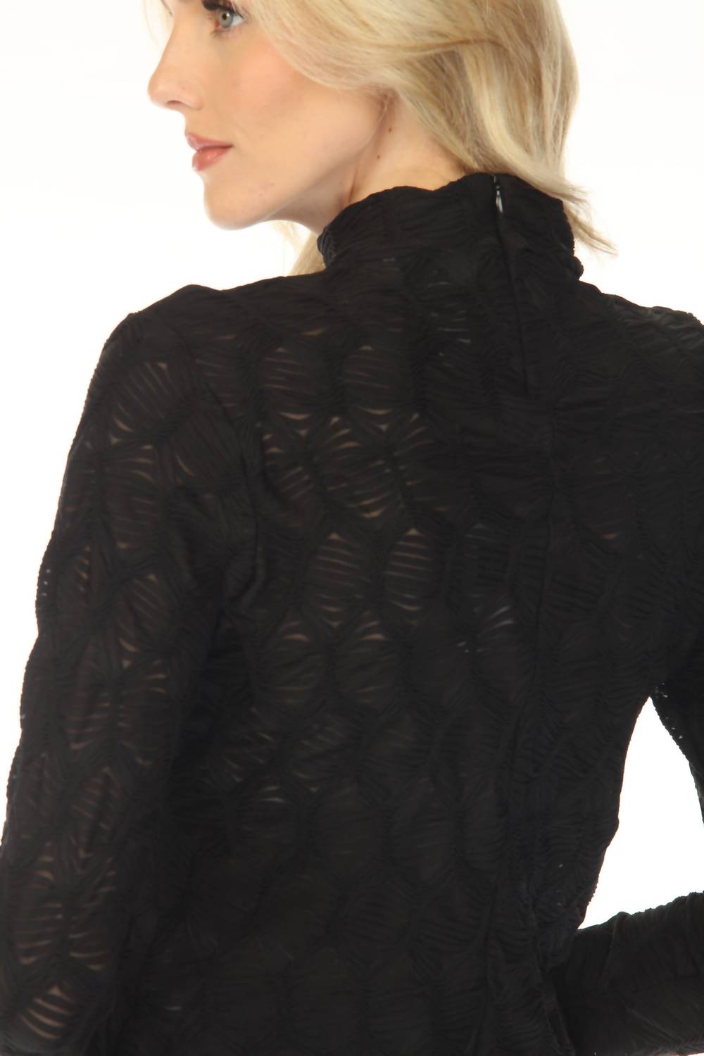 Top con cuello alto color negro