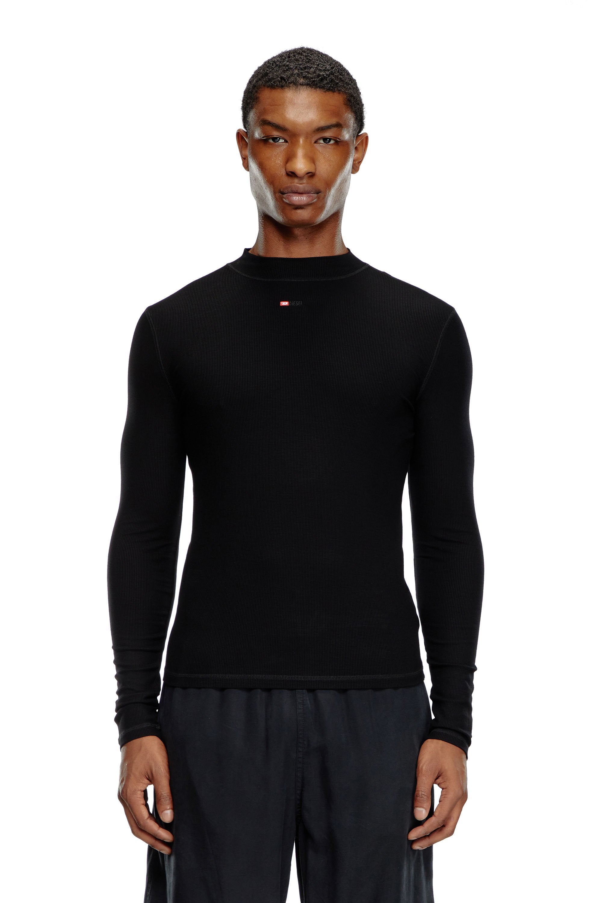 Top con cuello alto