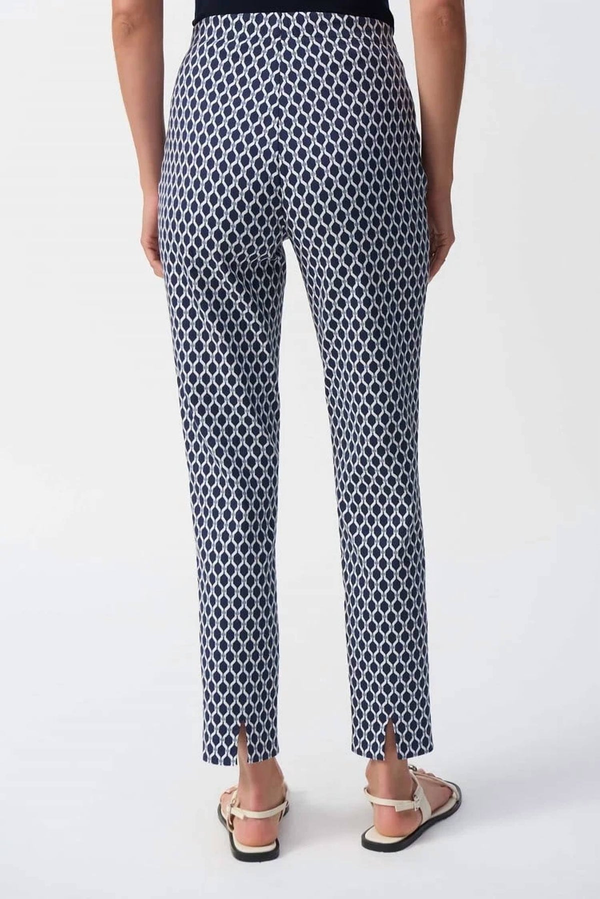 Pantalón de corte ajustado color blanco y azul